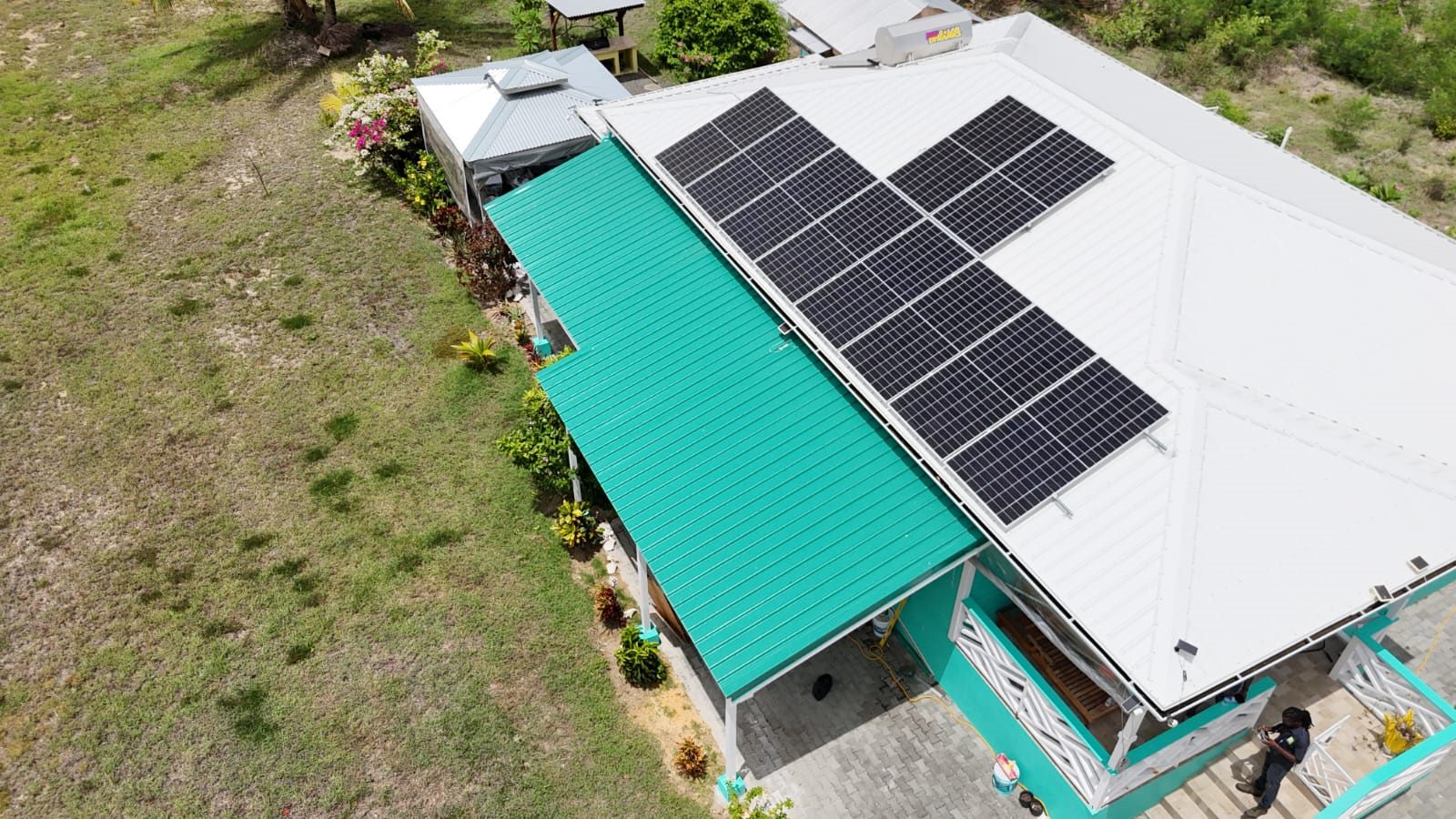 Savolture modular stacked residential battery system