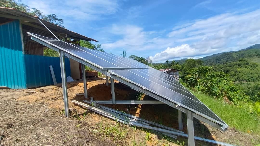 Savolture installer commissioning battery storage system