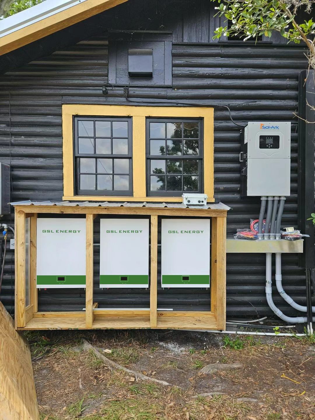 Parallel outdoor LFP battery installation
