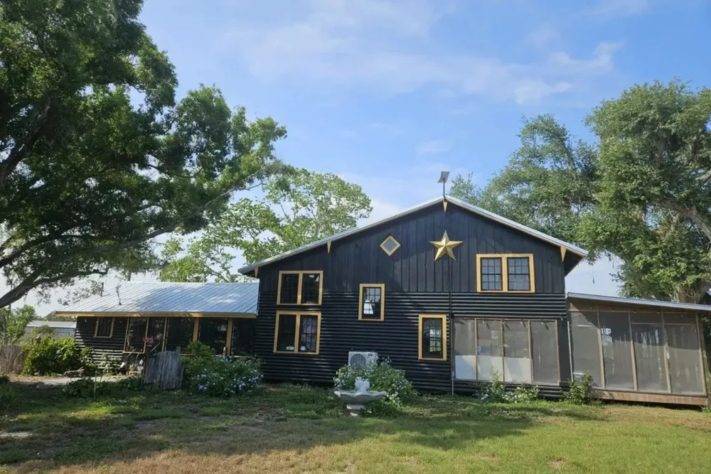 Off-grid solar storage system using white battery equipment
