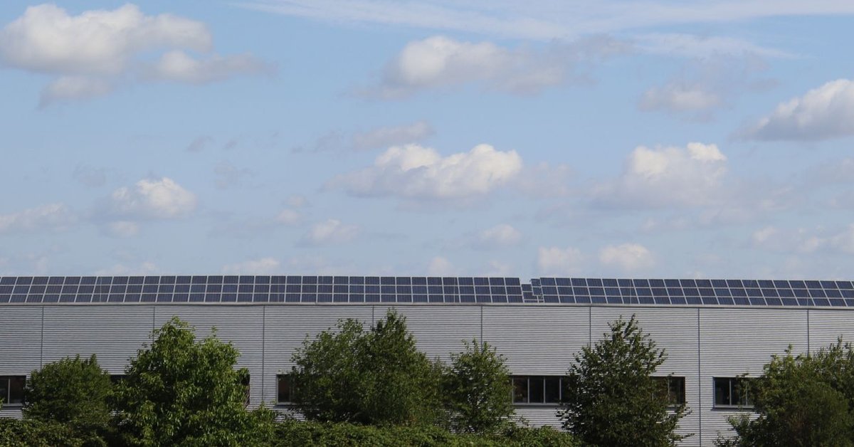 Illustrative industrial rooftop solar installation; Honglei Yue / Pexels
